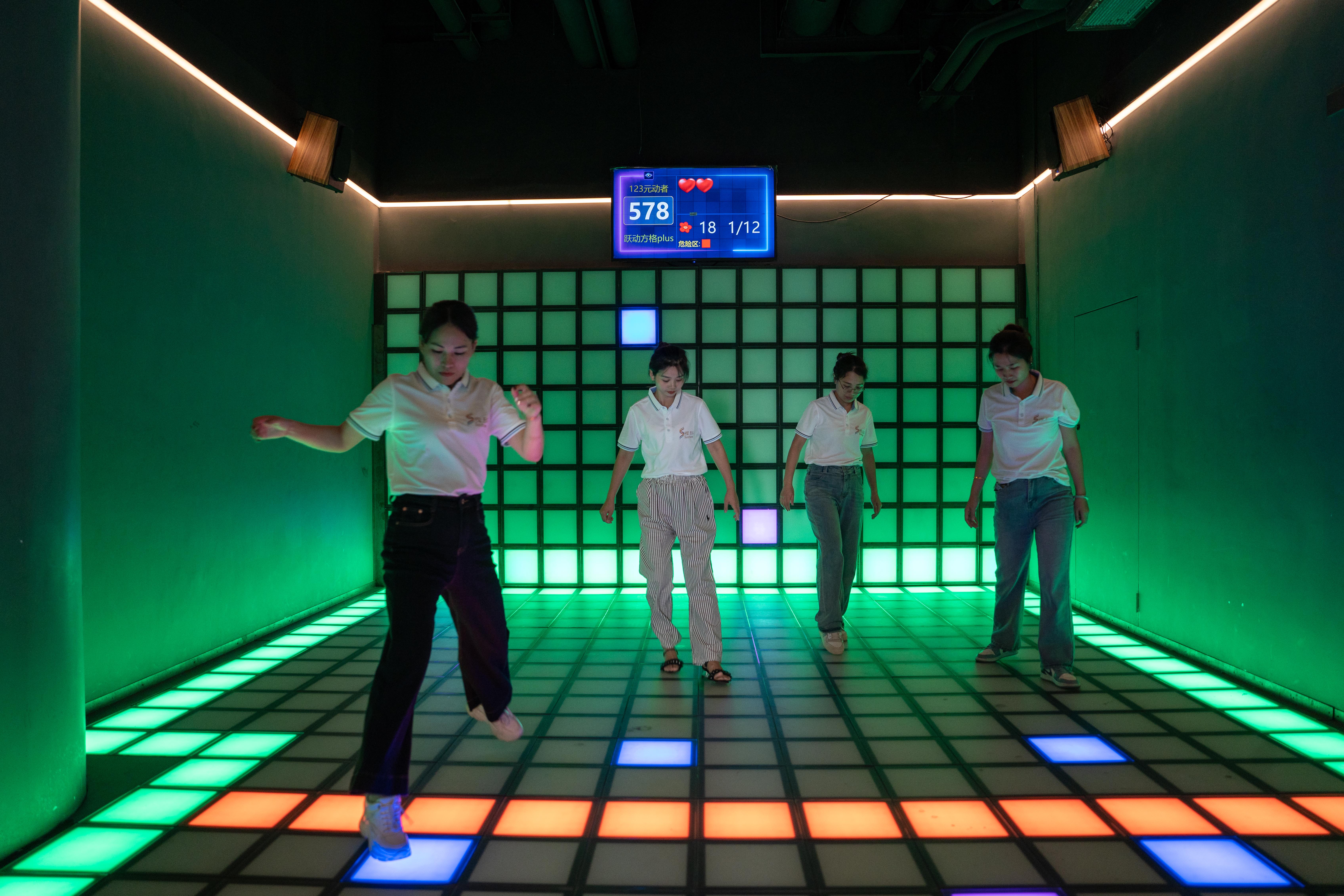 Popular Movement Activate Grid Games Sport Playground Entertainment Interactive Led Game Floor Supplier